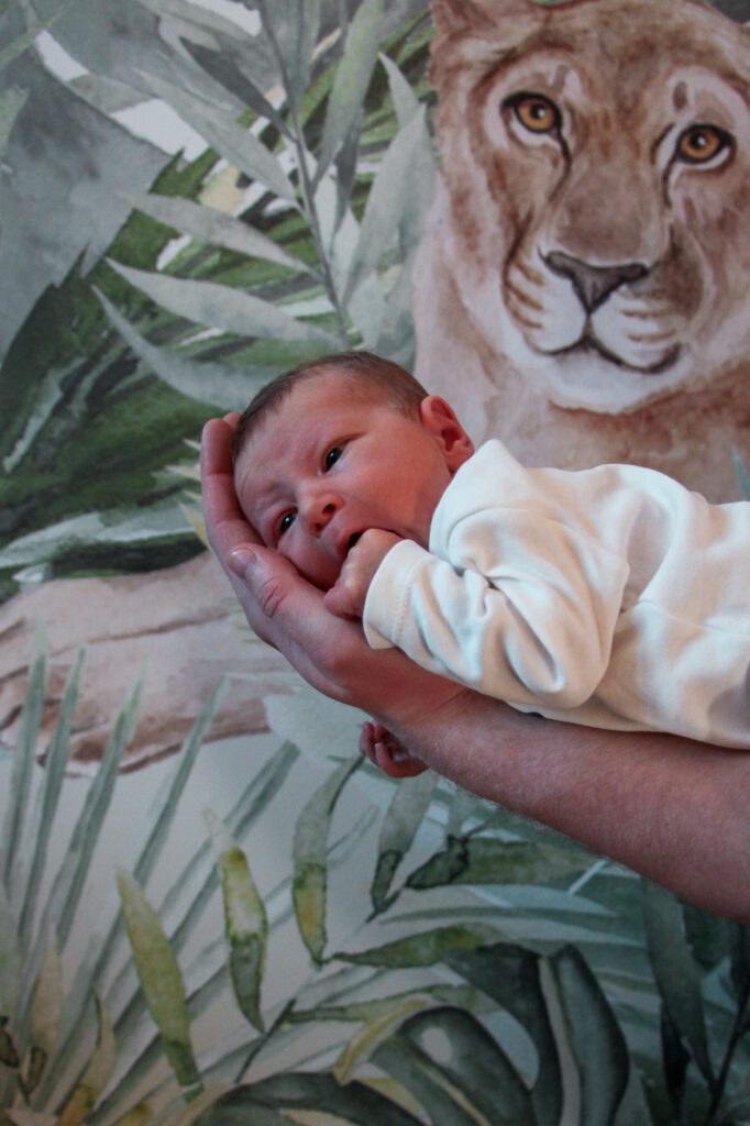 skala noworodka do ręki taty