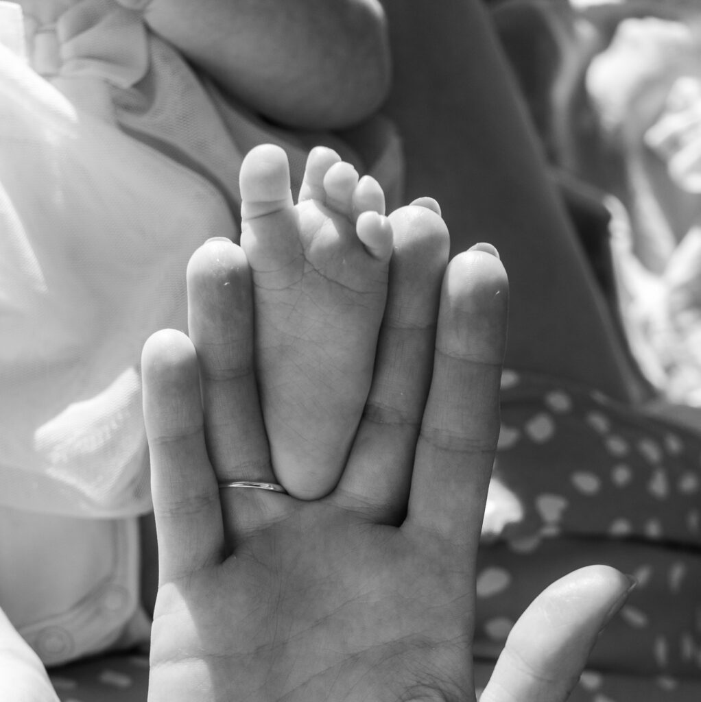 mama i dziecko, mała stópka