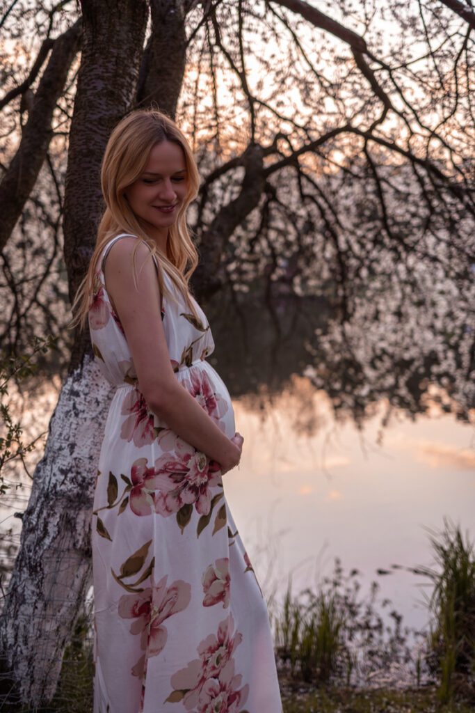 sesje ciążowe, przyszła mama, fotograf ciążowy, sesja ciążowa w plenerze