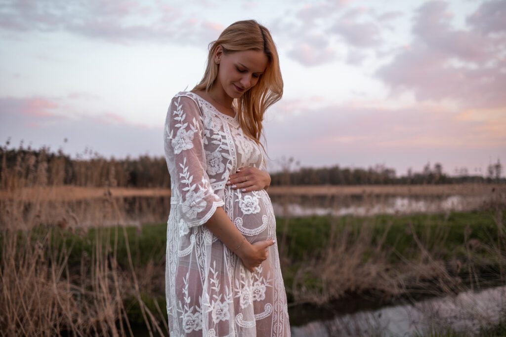 sesje ciążowe, przyszła mama, fotograf ciążowy, sesja ciążowa w plenerze