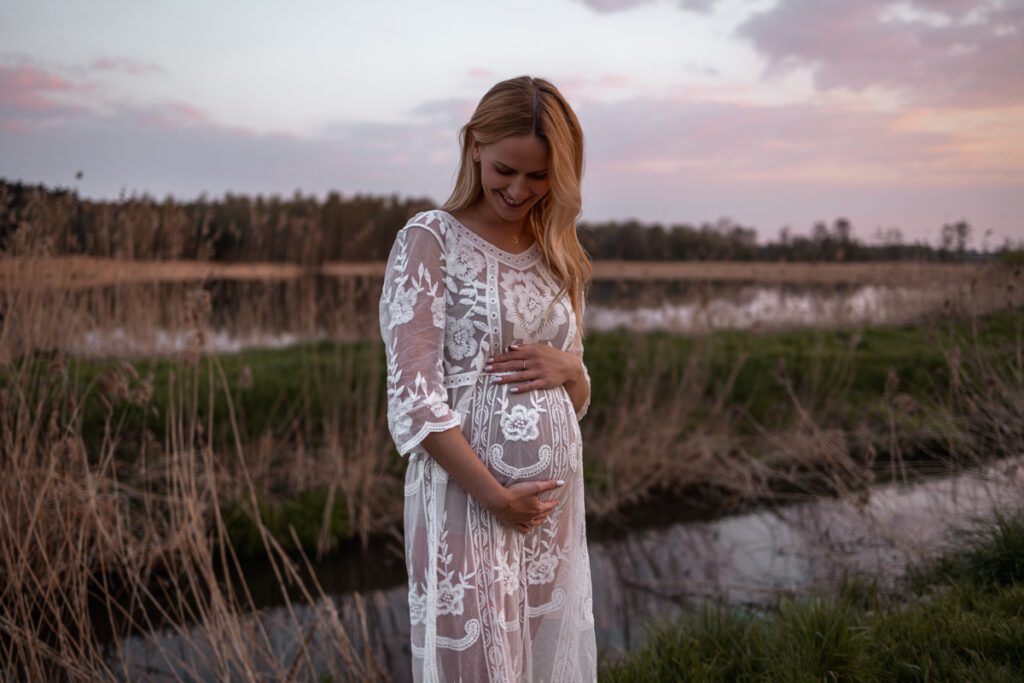 sesje ciążowe, przyszła mama, fotograf ciążowy, sesja ciążowa w plenerze