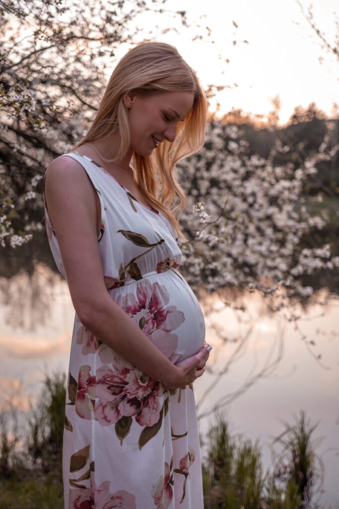 sesje ciążowe, przyszła mama, fotograf ciążowy, sesja ciążowa w plenerze