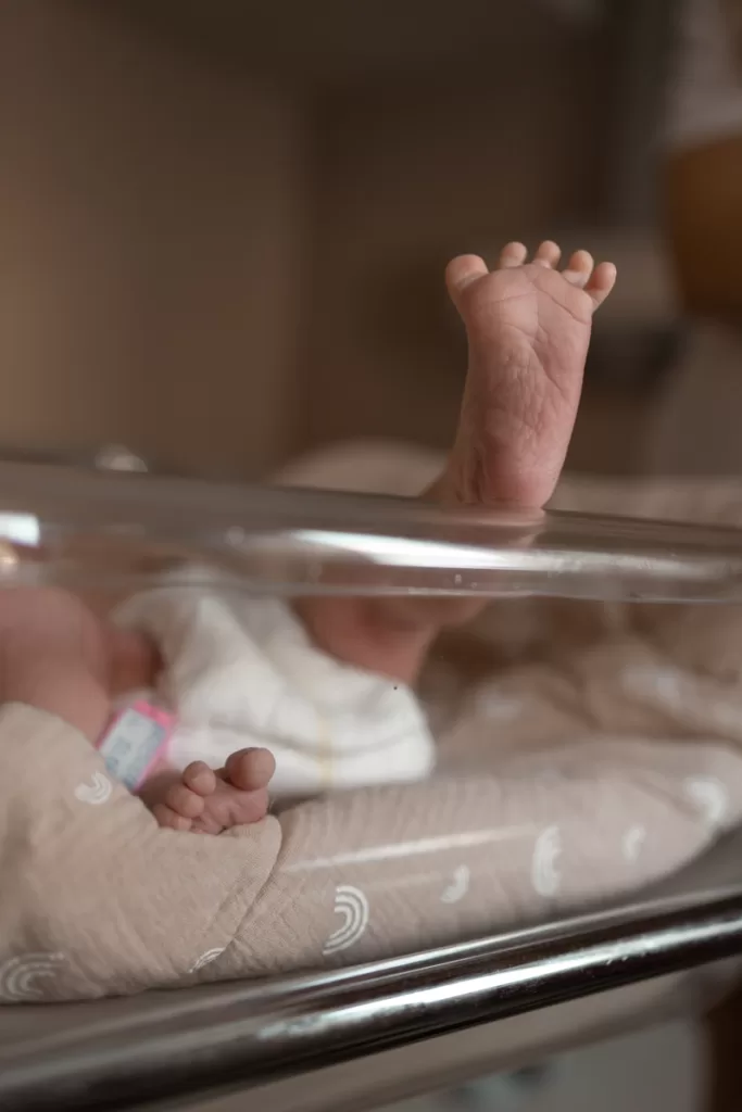 sesja fresh48 w szpitalu, stopa noworodka