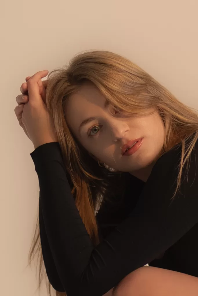 sesje kobiece warszawa, sesja kobieca w studiu, sesja zmysłowa, fotograf kobiecy